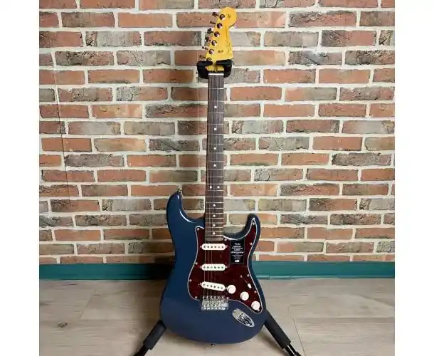 Dernière Chance AMERICAN PROFESSIONAL CLASSIC STRATOCASTER FADED BLACK
