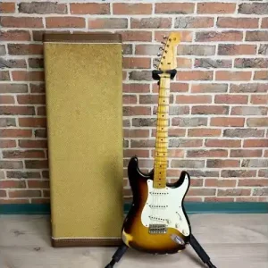 Soldes CUSTOM SHOP STRATOCASTER 56 RELIC MN 2TS + CASE ET ACCESSOIRES