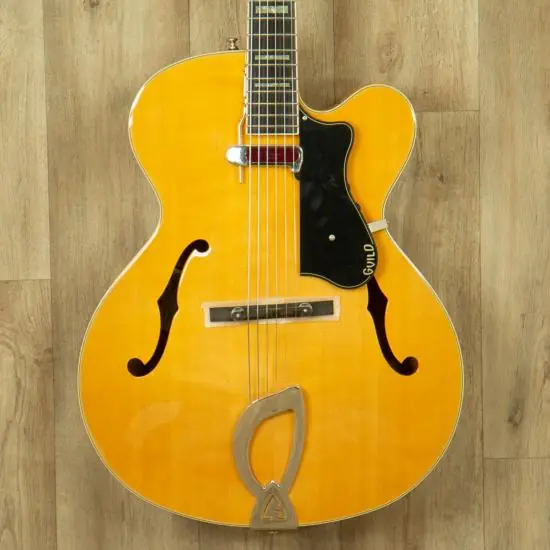 Prix Bas Guild A-150 Savoy blonde